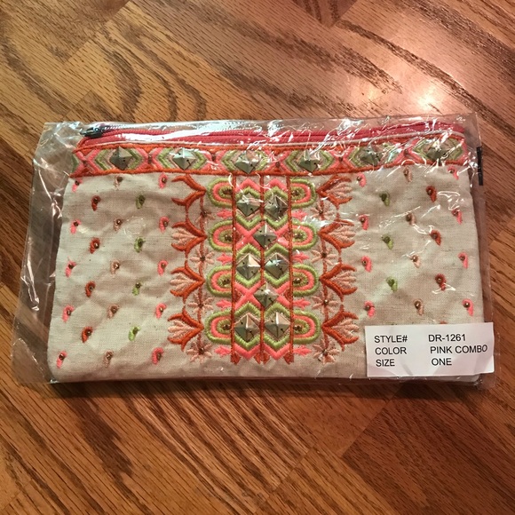 NWT Peach & Cream Quilted & Studded Cosmetic Bag - Picture 3 of 16